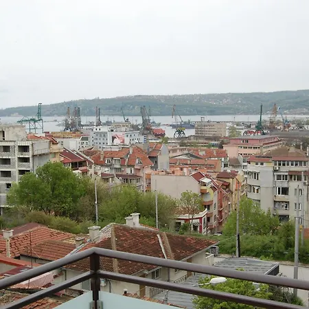 Panoramic Sea-port View Apartment